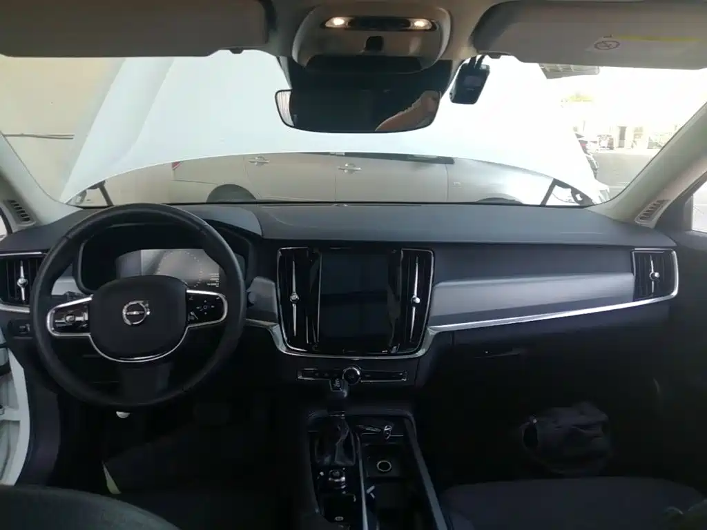 صورة 10 - Volvo S90