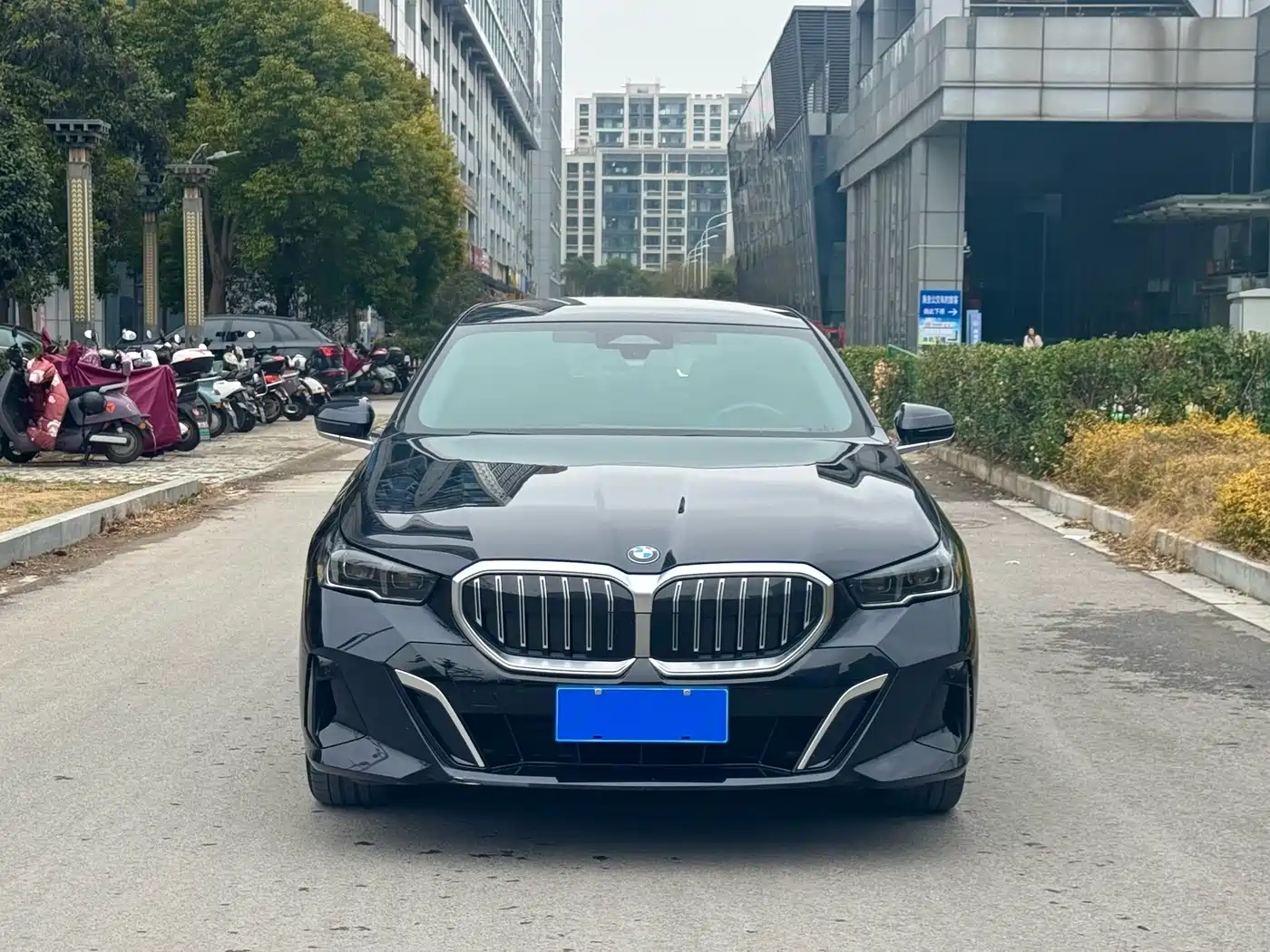 BMW 5 Series 2024 525Li M Sport Package фото 2