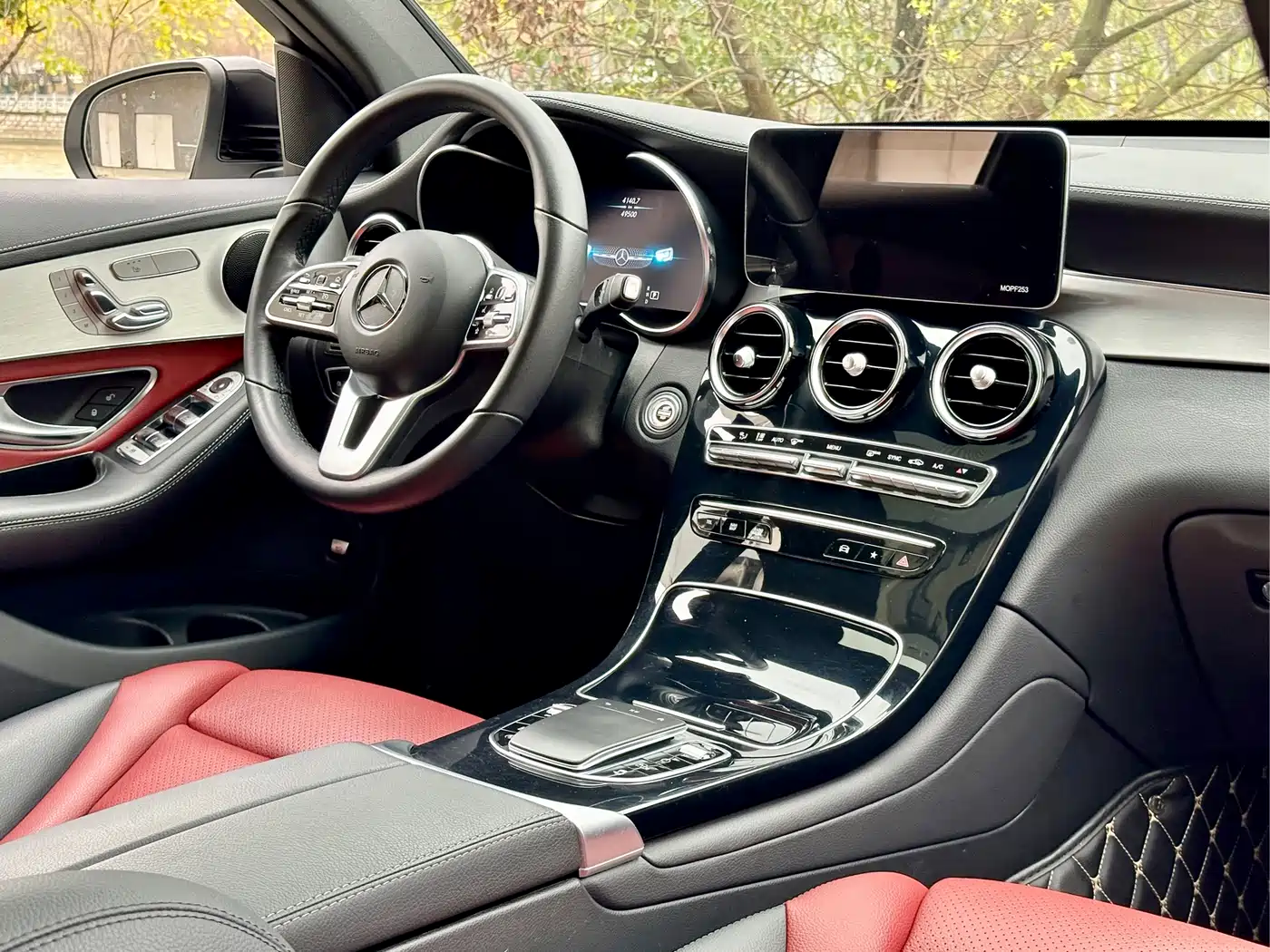 Mercedes-Benz GLC Coupe 2022 Facelift GLC 260 4MATIC Coupe SUV фото 19