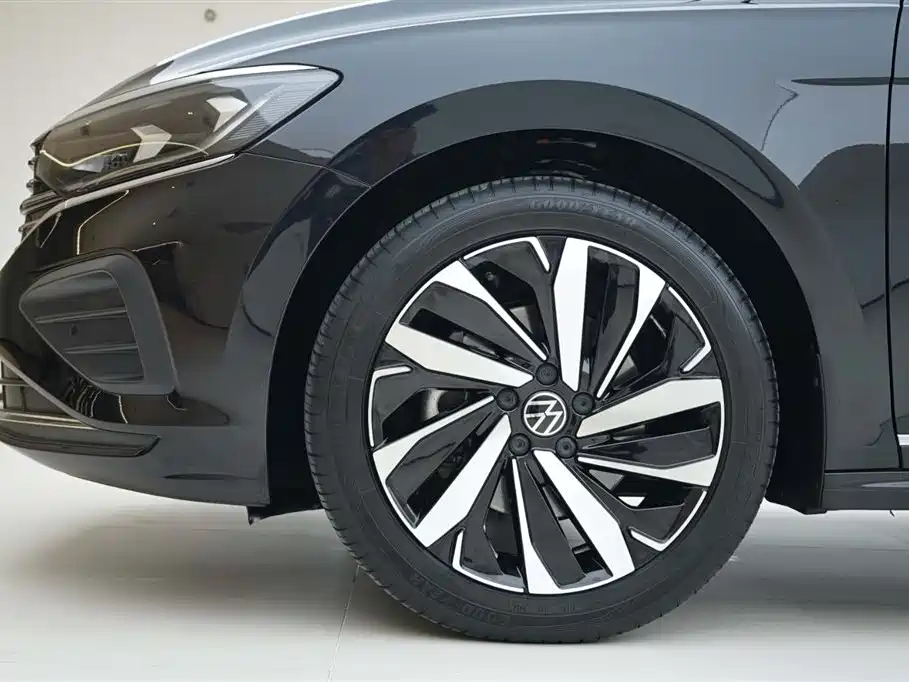 Volkswagen Passat 2024 380TSI Elite Edition фото 15