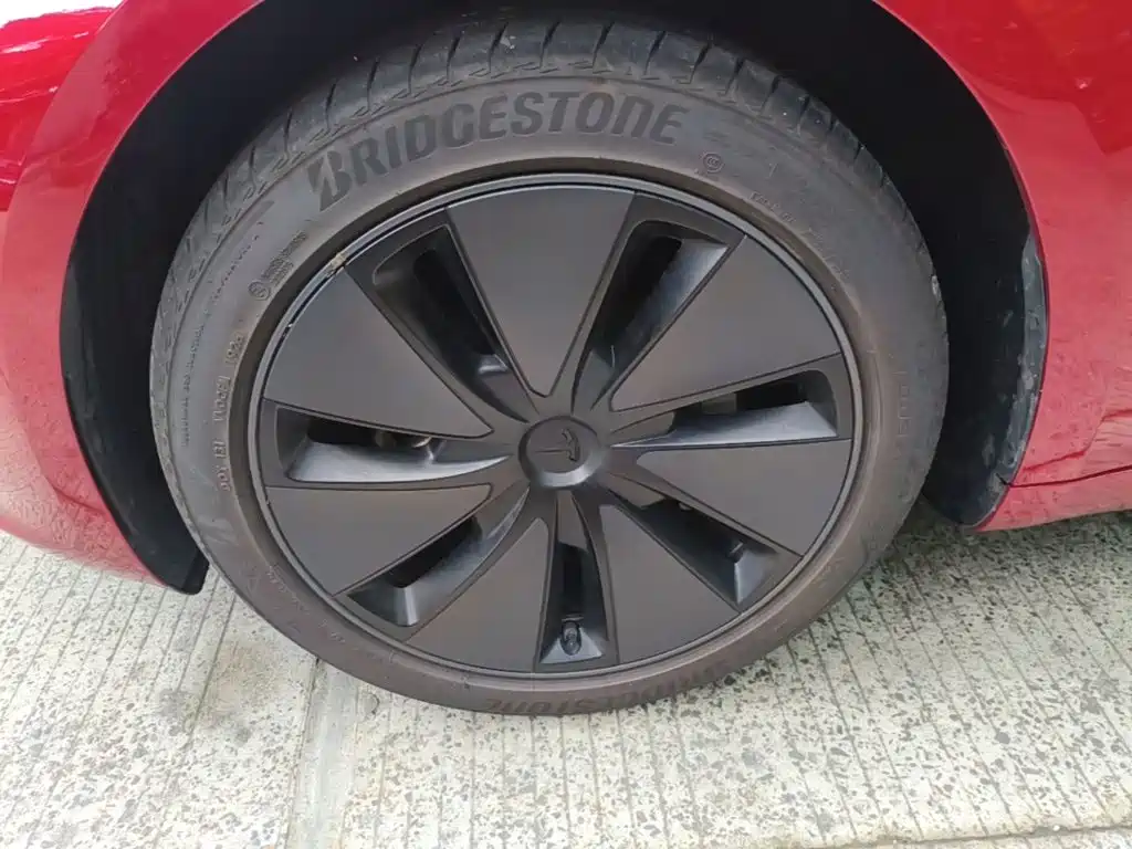 Tesla Model 3 2026 2025 Model Year Facelift Rear-Wheel Drive