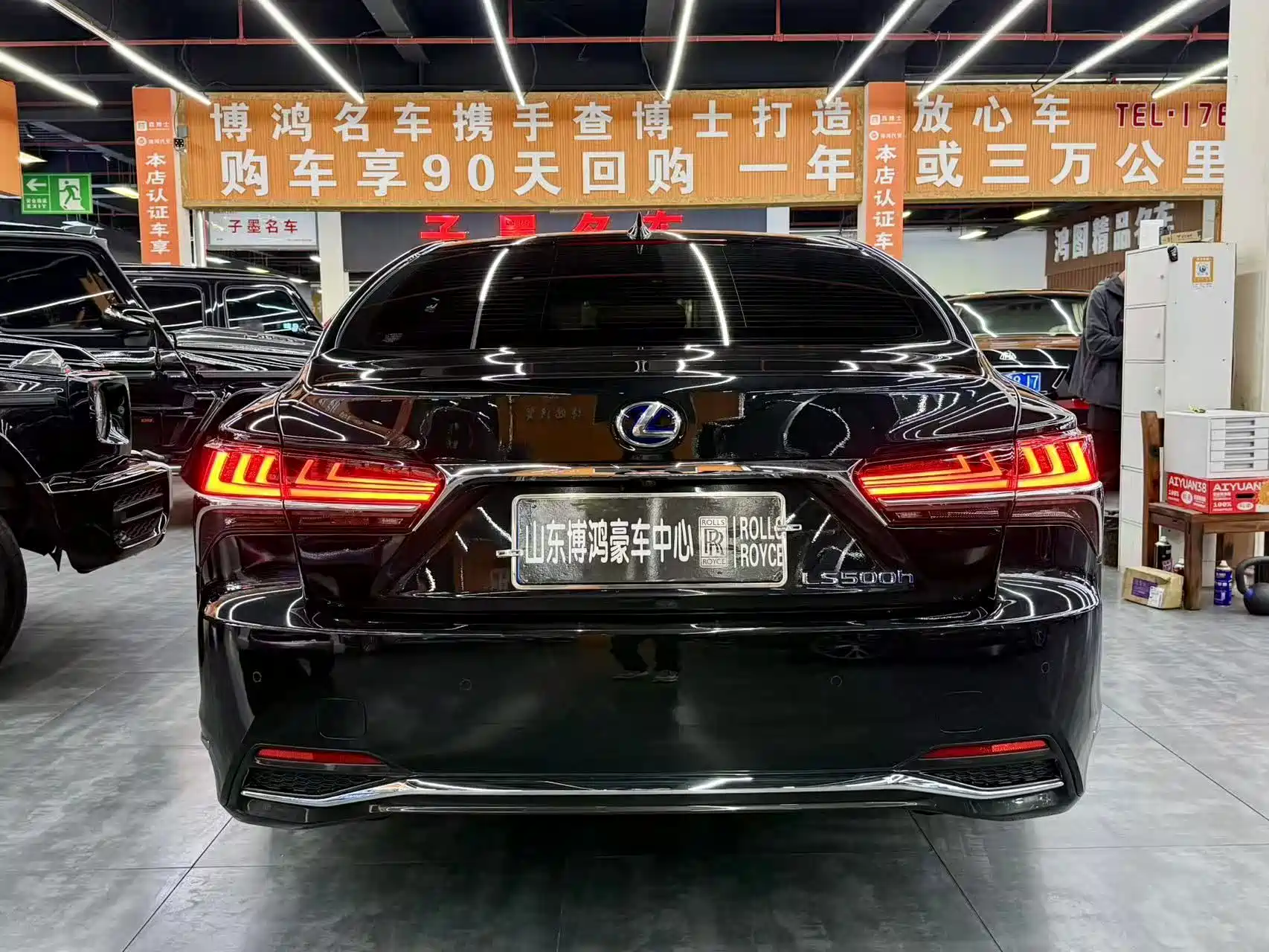 Фото 17 - Lexus LS