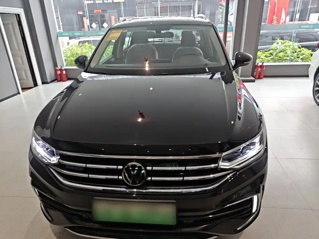 2025 Volkswagen Tiguan L PHEV