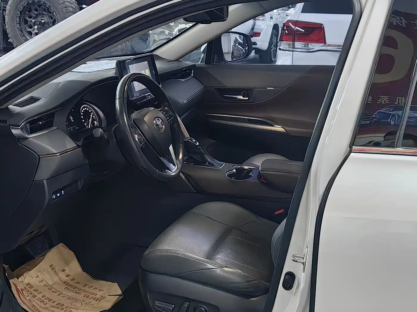 Toyota Lingfang HARRIER 2022 2.0L CVT 2WD Luxury Edition фото 8