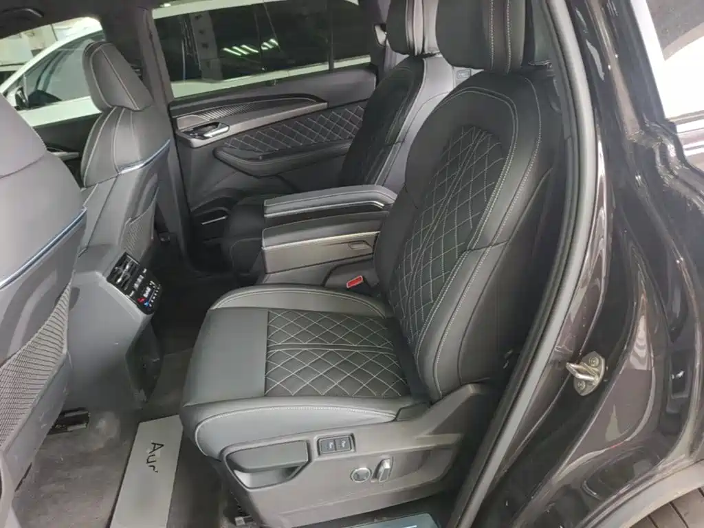 Audi Q6 2026 2024 50 TFSI quattro Xing Yun Flying Rider Package 6-seater