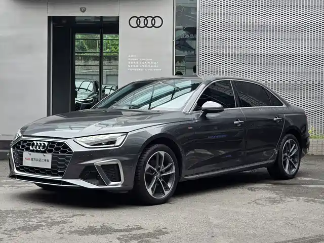 Audi A4L 40 TFSI, Стиль Драйв