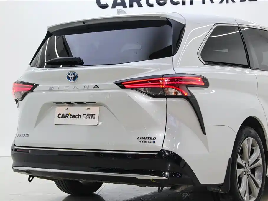Toyota Sienna 2023 2.5L Hybrid Premium Edition фото 30