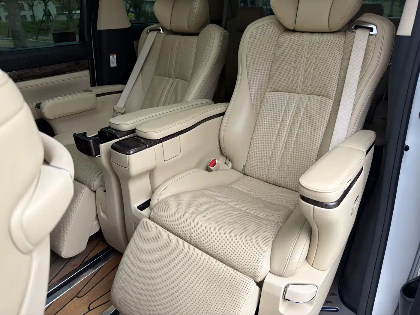 Toyota Alphard 2021 Hybrid 2.5L Premium фото 10