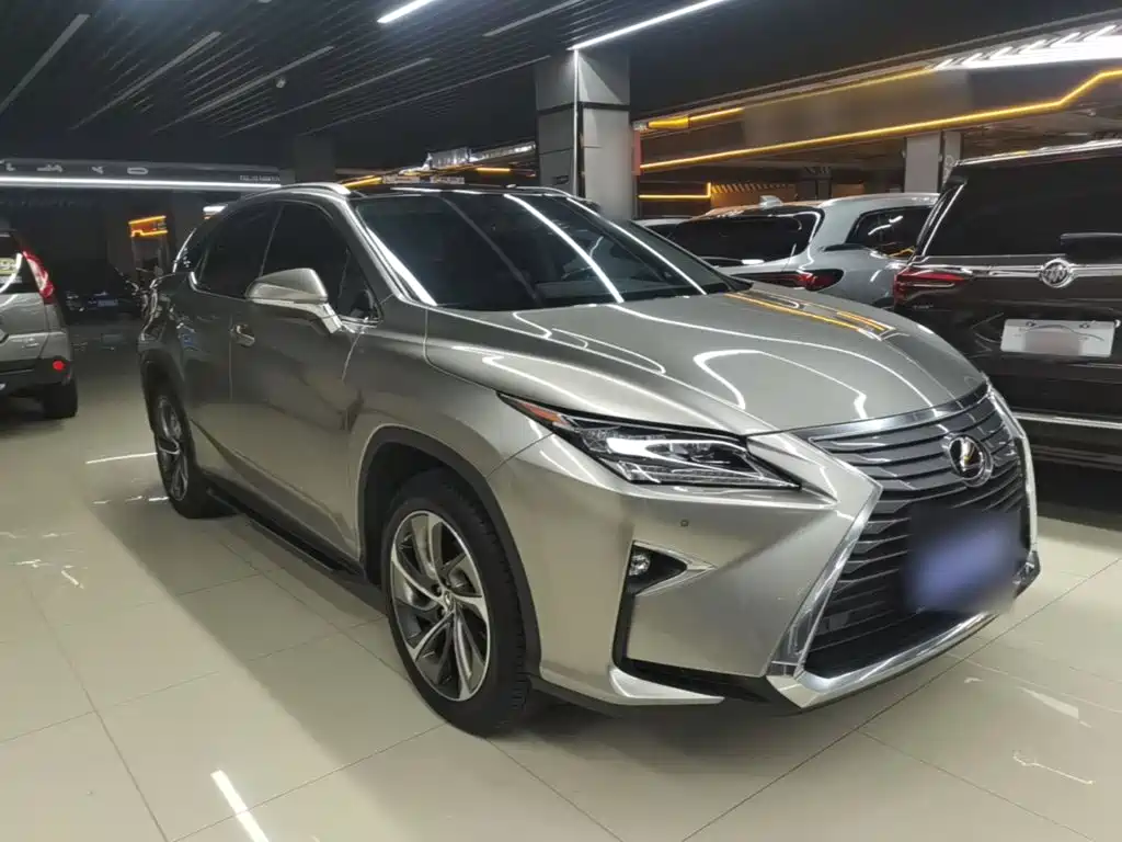 Фото 4 - Lexus RX