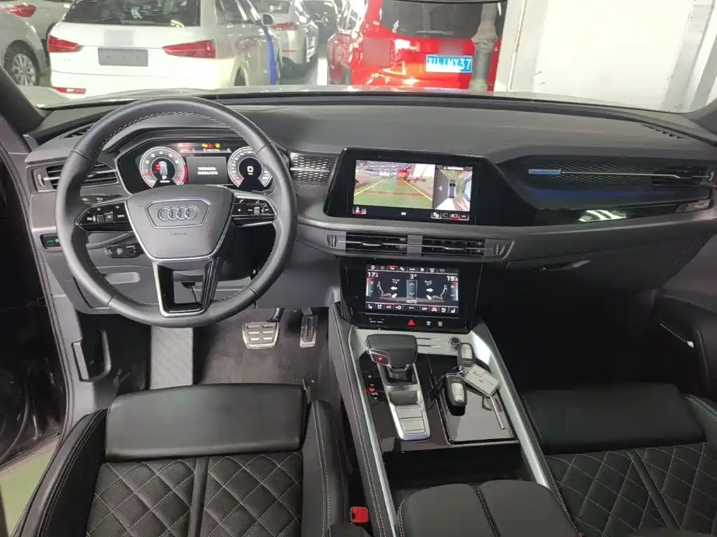 Audi Q6 2026 2024 50 TFSI quattro Xing Yun Flying Rider Package 6-seater