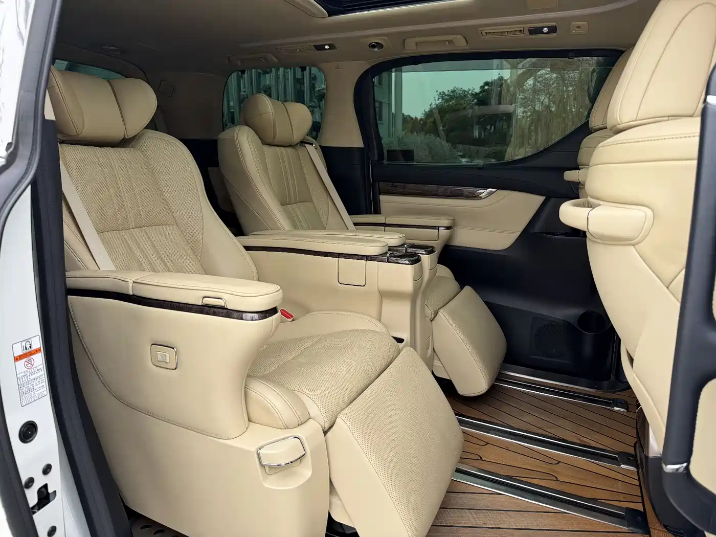 Toyota Alphard 2021 Hybrid 2.5L Premium фото 12