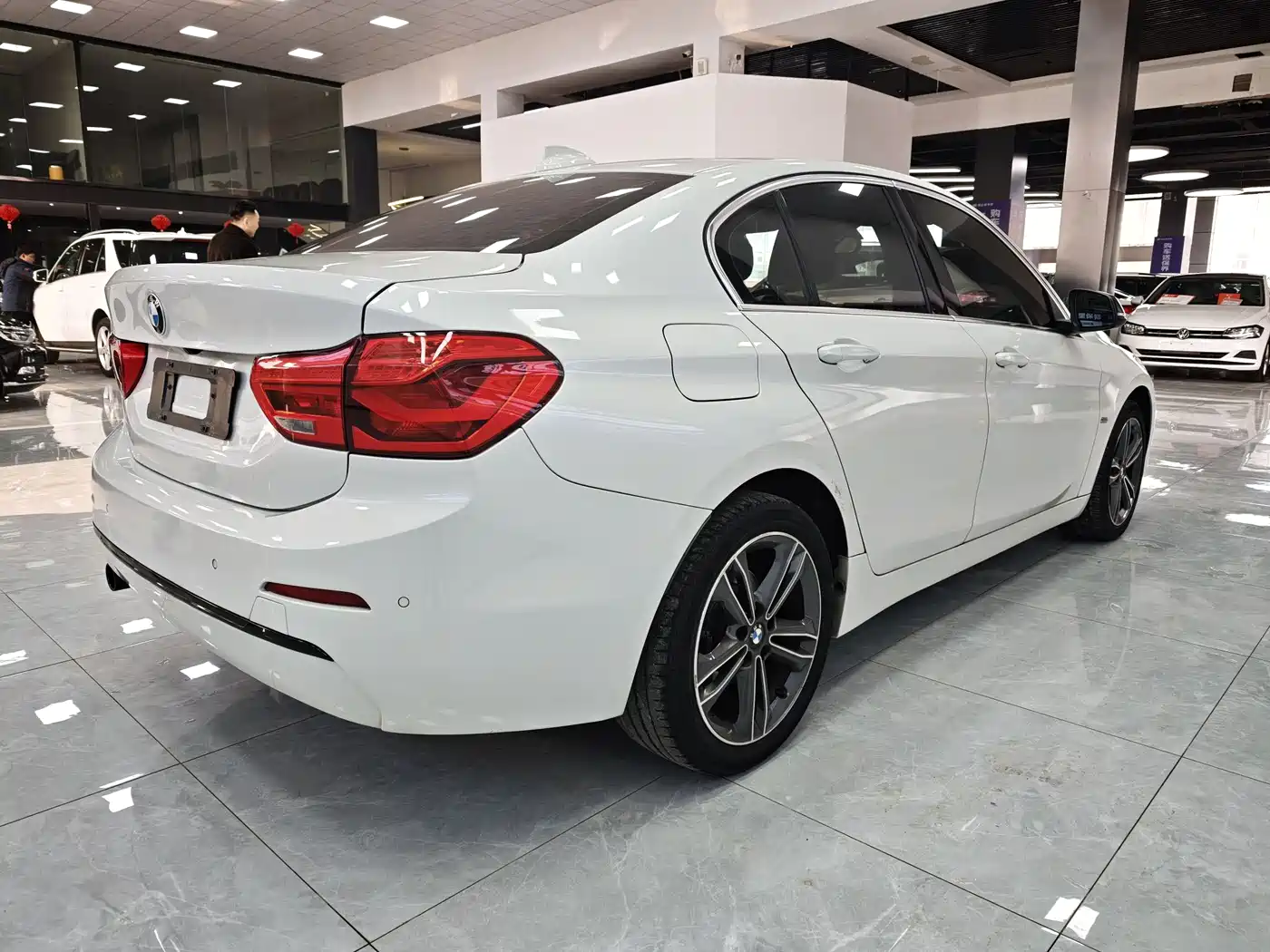 BMW 1 Series 2018 118i Sport Edition фото 7