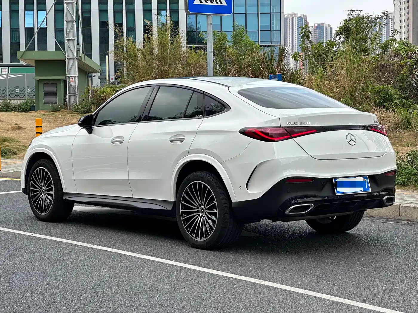 Mercedes-Benz GLC Coupe 2025 GLC 300 4MATIC Coupe SUV фото 6