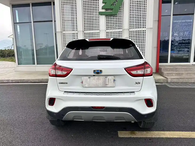 Фото 7 - Geely Vision X3