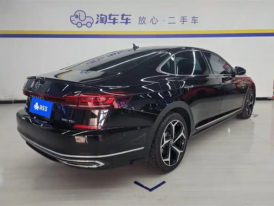 Volkswagen Passat 2024 380TSI Starlight Luxury Edition фото 3