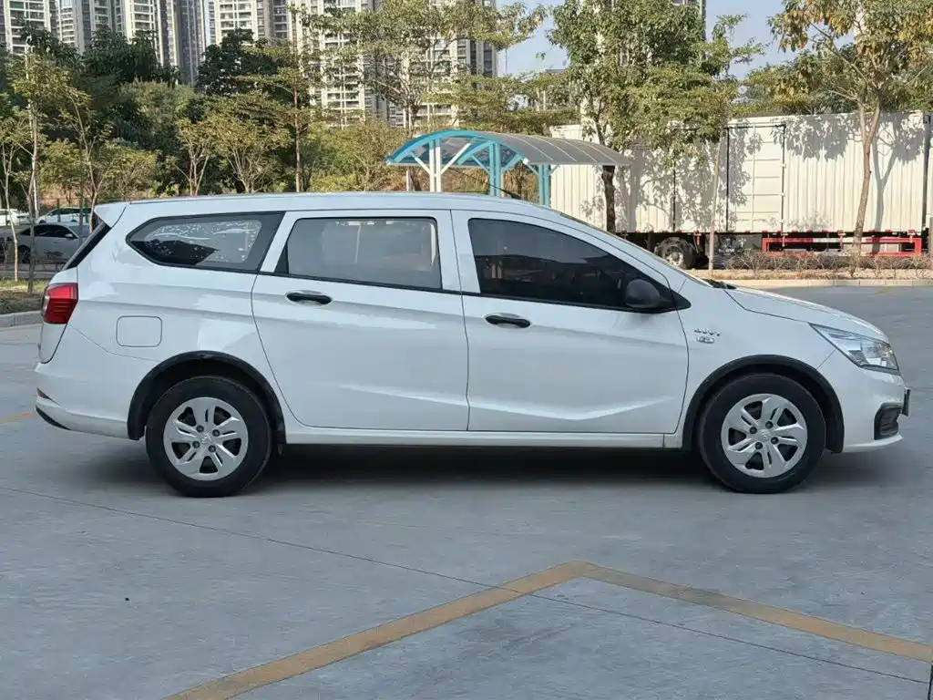 Baojun 310W 2020 2020 1.5L Auto Sport Edition China VI