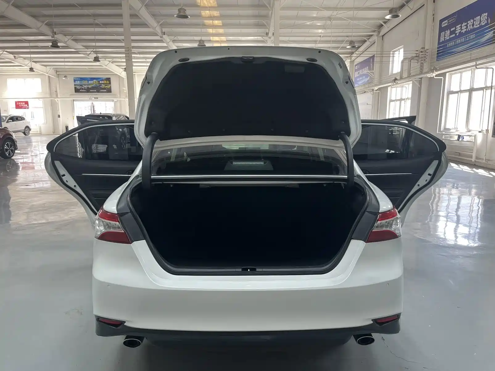 Фото 18 - Toyota Camry