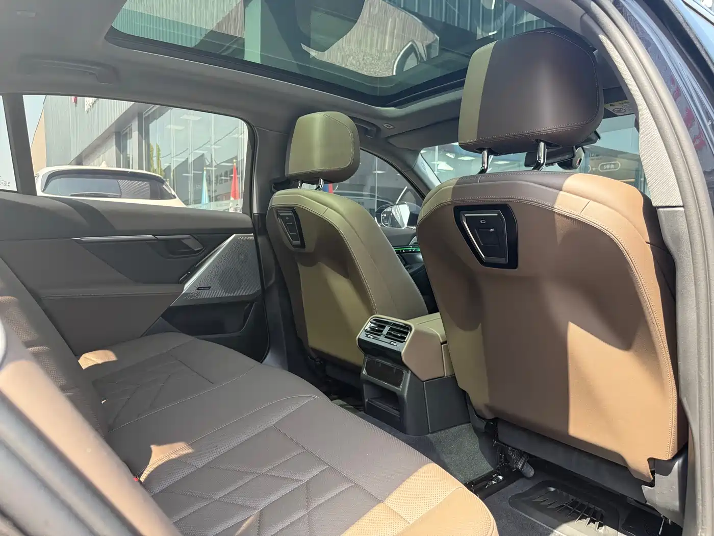 BMW 5 Series 2024 530Li Leading M Sport Package фото 6