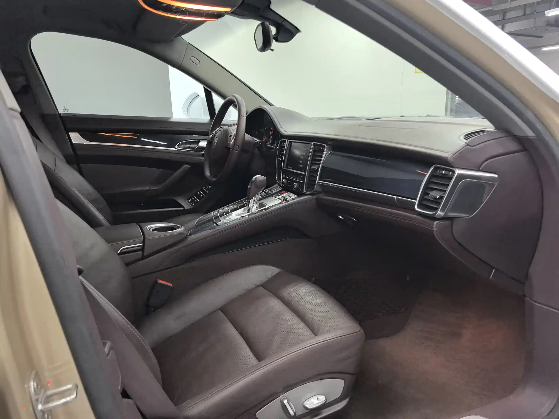صورة 5 - Porsche Panamera