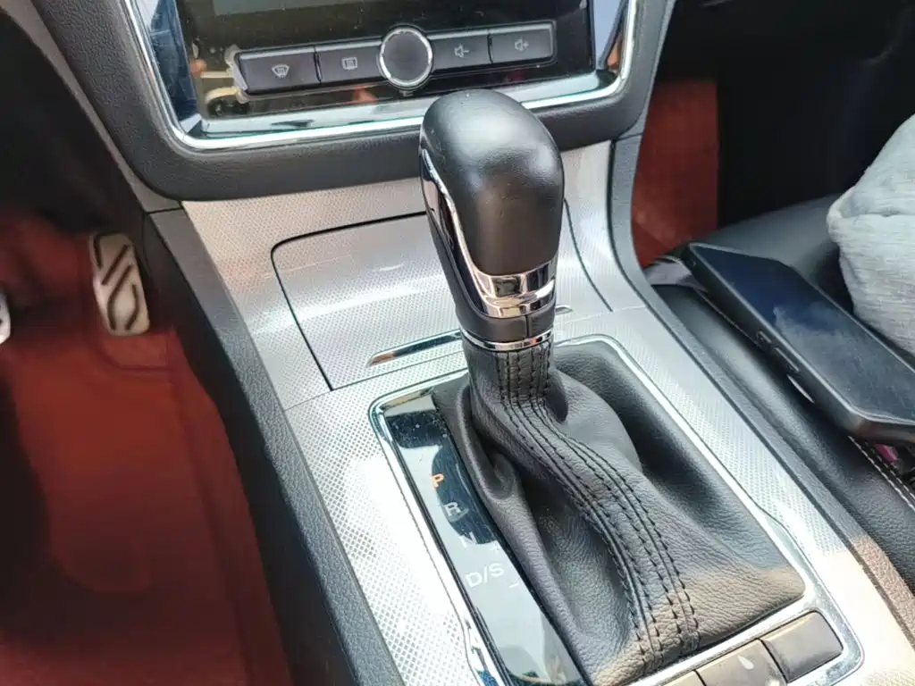 Фото 7 - Roewe RX5