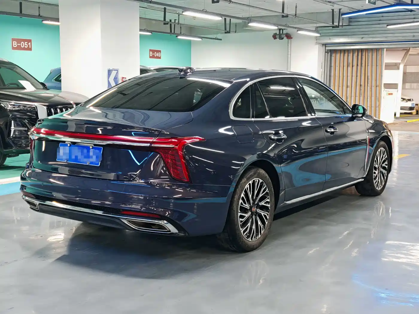 Фото 15 - Hongqi H5