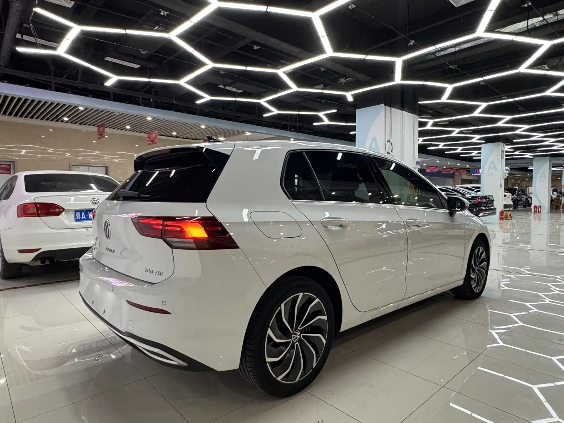 Фото 5 - Volkswagen Golf