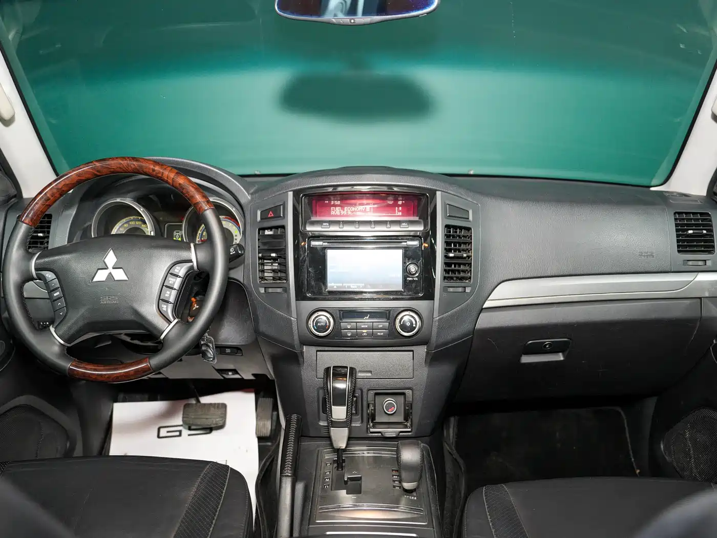 Mitsubishi Pajero (Import) 2010 3.0L Automatic Luxury Edition фото 25