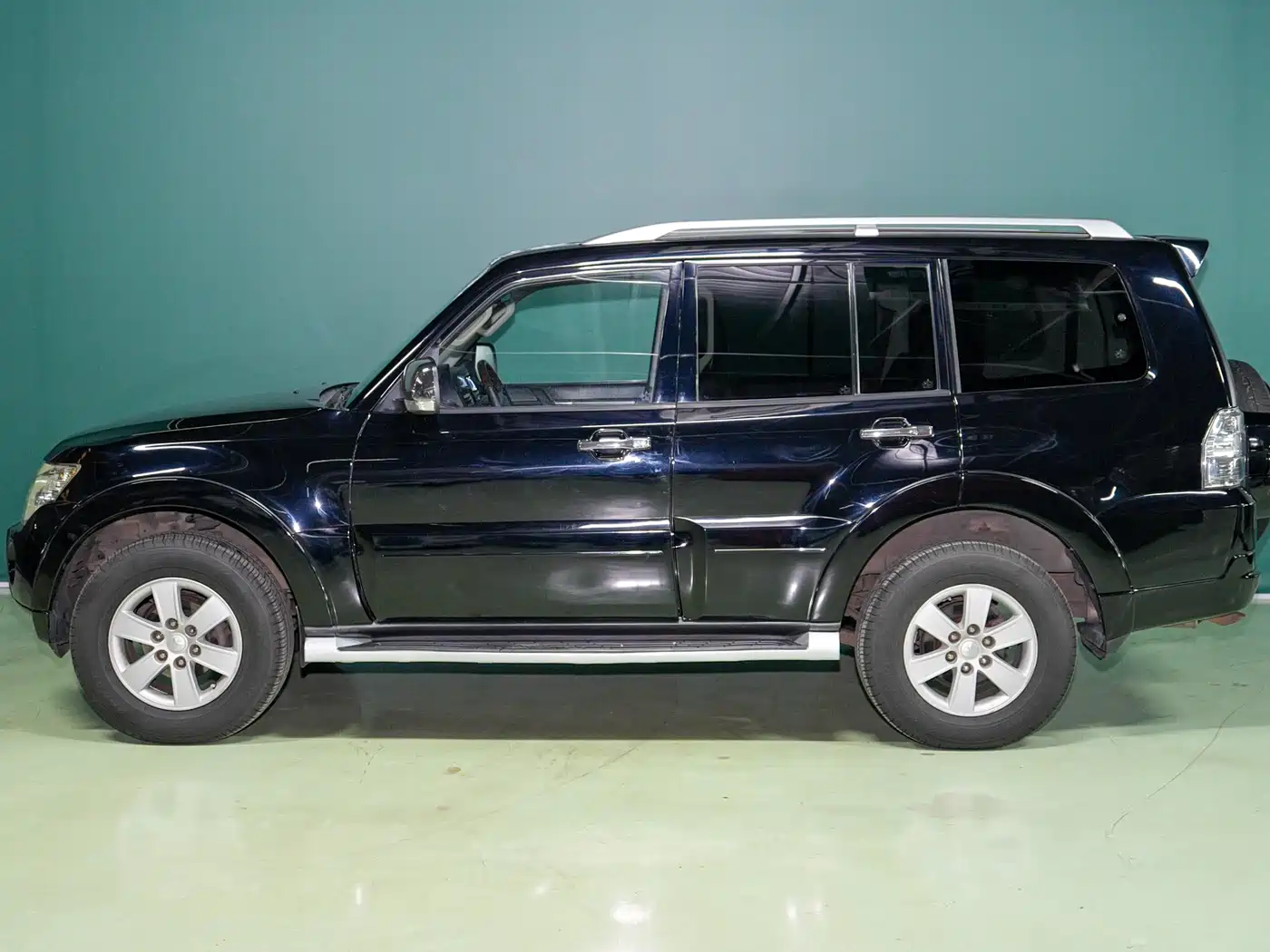 Mitsubishi Pajero (Import) 2010 3.0L Automatic Luxury Edition фото 3