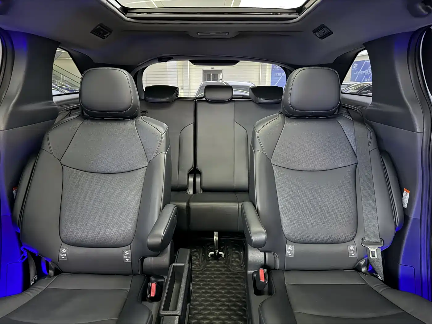 Toyota Granvia 2024 2.5L Hybrid Luxury фото 7