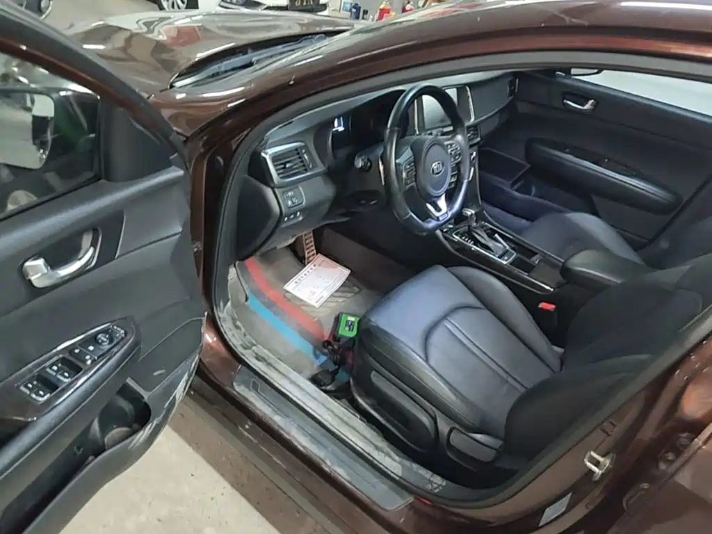 Photo 16 - Kia K5