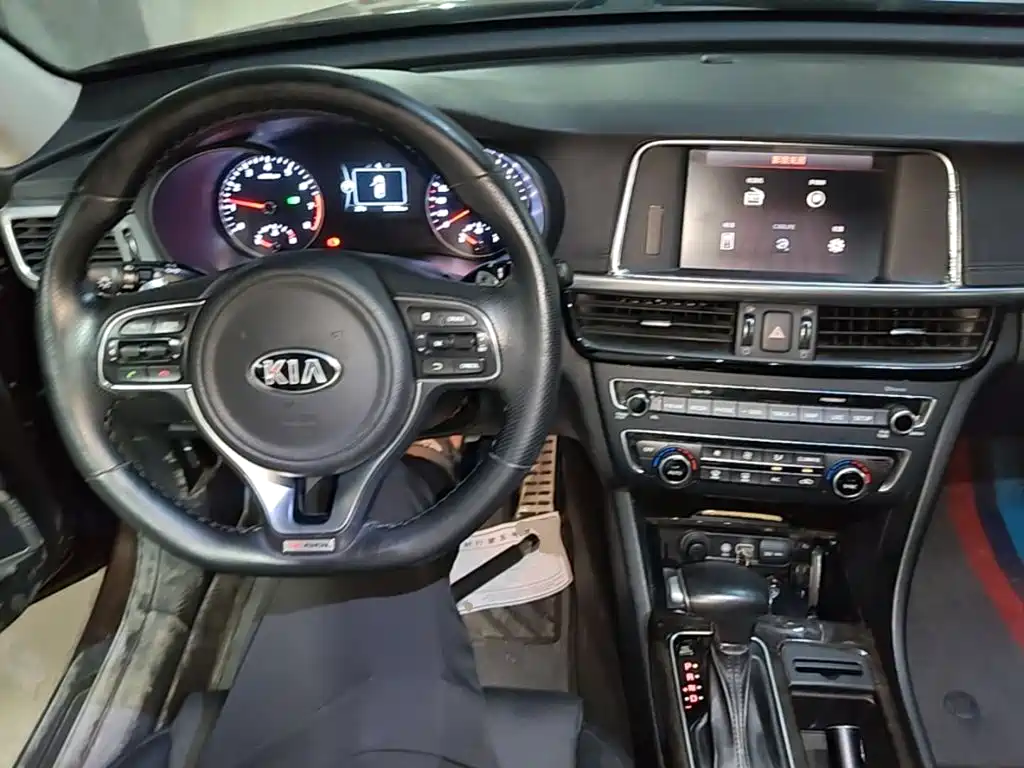 Photo 10 - Kia K5