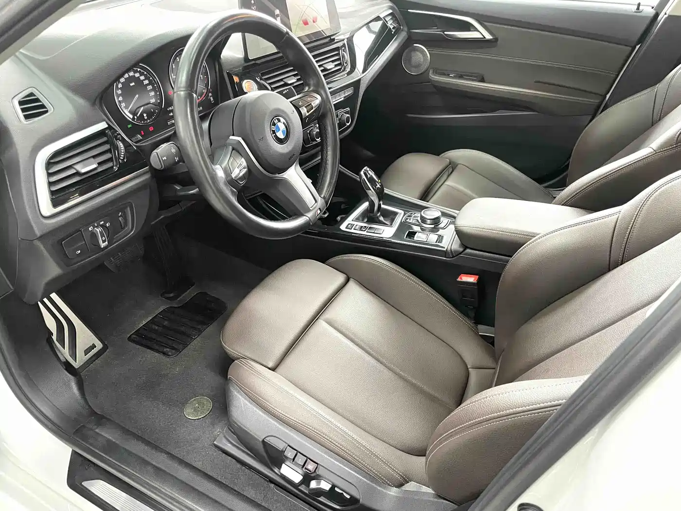 BMW 1 Series 2023 120i M Sport Radiance Edition фото 7