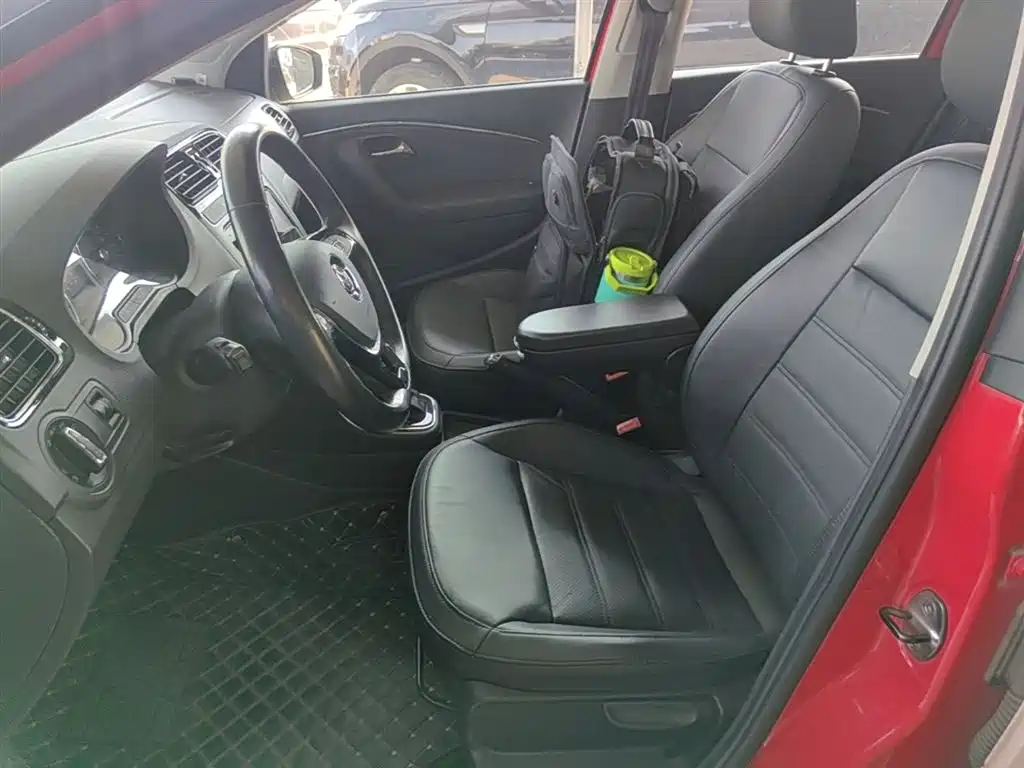 Volkswagen Polo 2016 1.6L Automatic Luxury фото 15