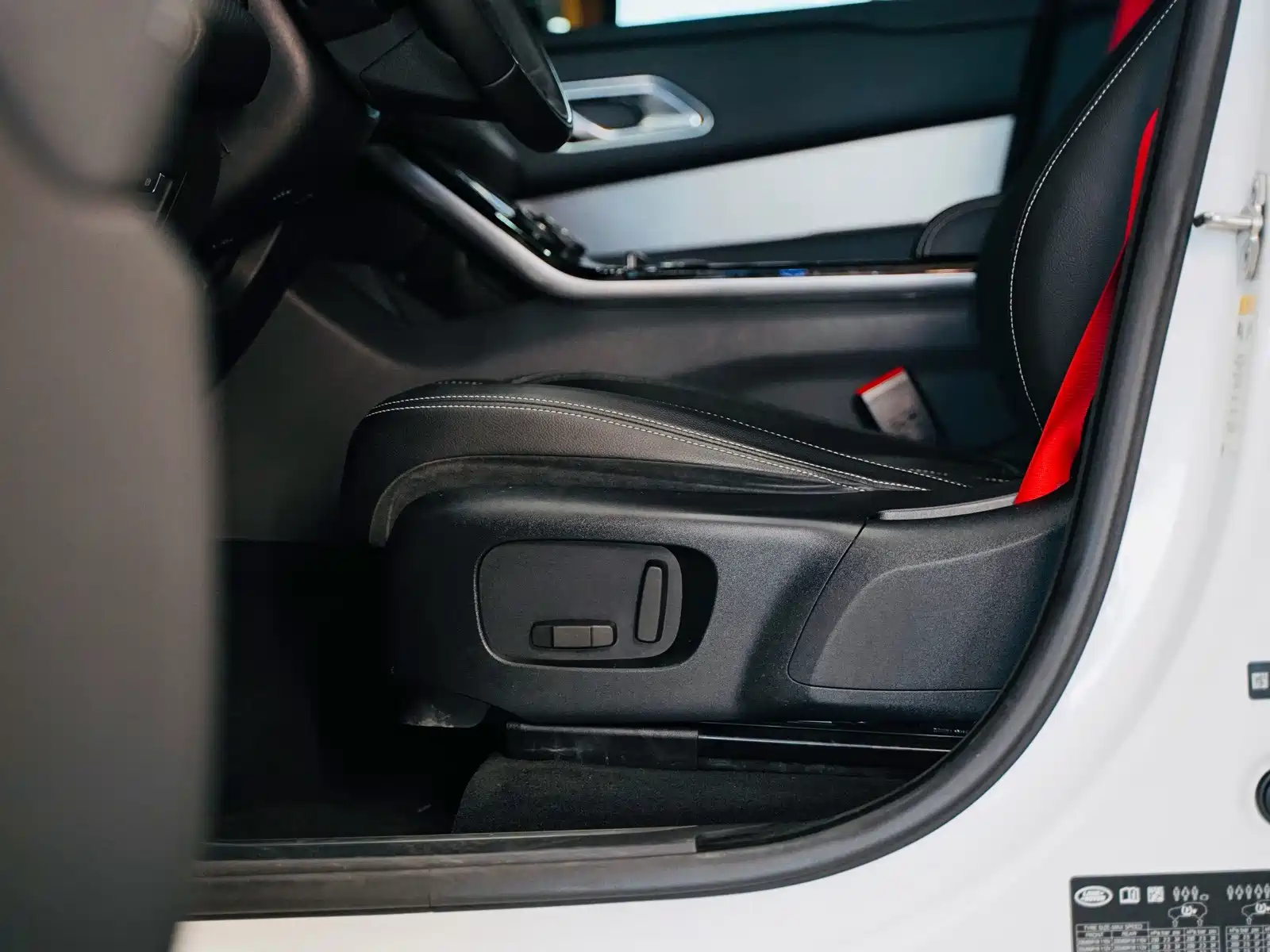 Фото 9 - Land Rover Range Rover Velar