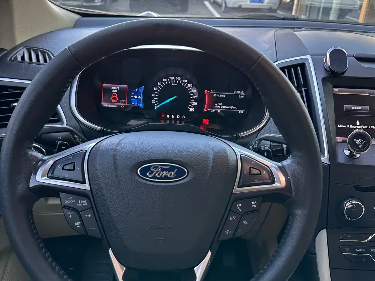 Фото 19 - Ford Edge