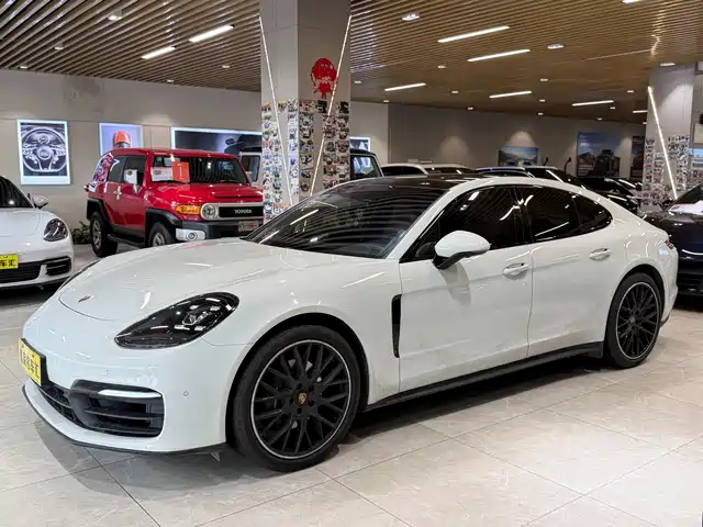 PORSCHE PANAMERA