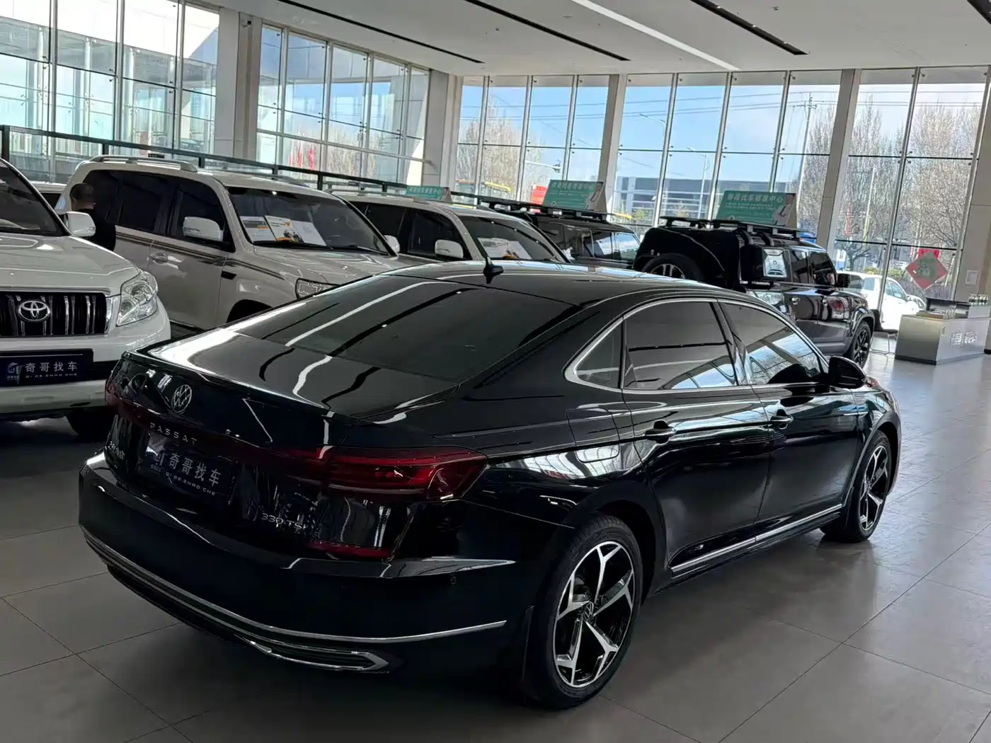 Volkswagen Passat 2023 330TSI Starlight Premium Edition фото 6