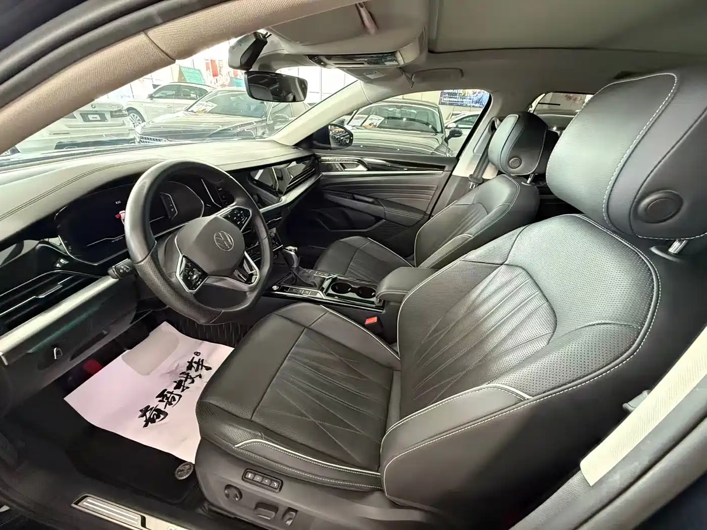 Volkswagen Passat 2023 330TSI Starlight Premium Edition фото 7