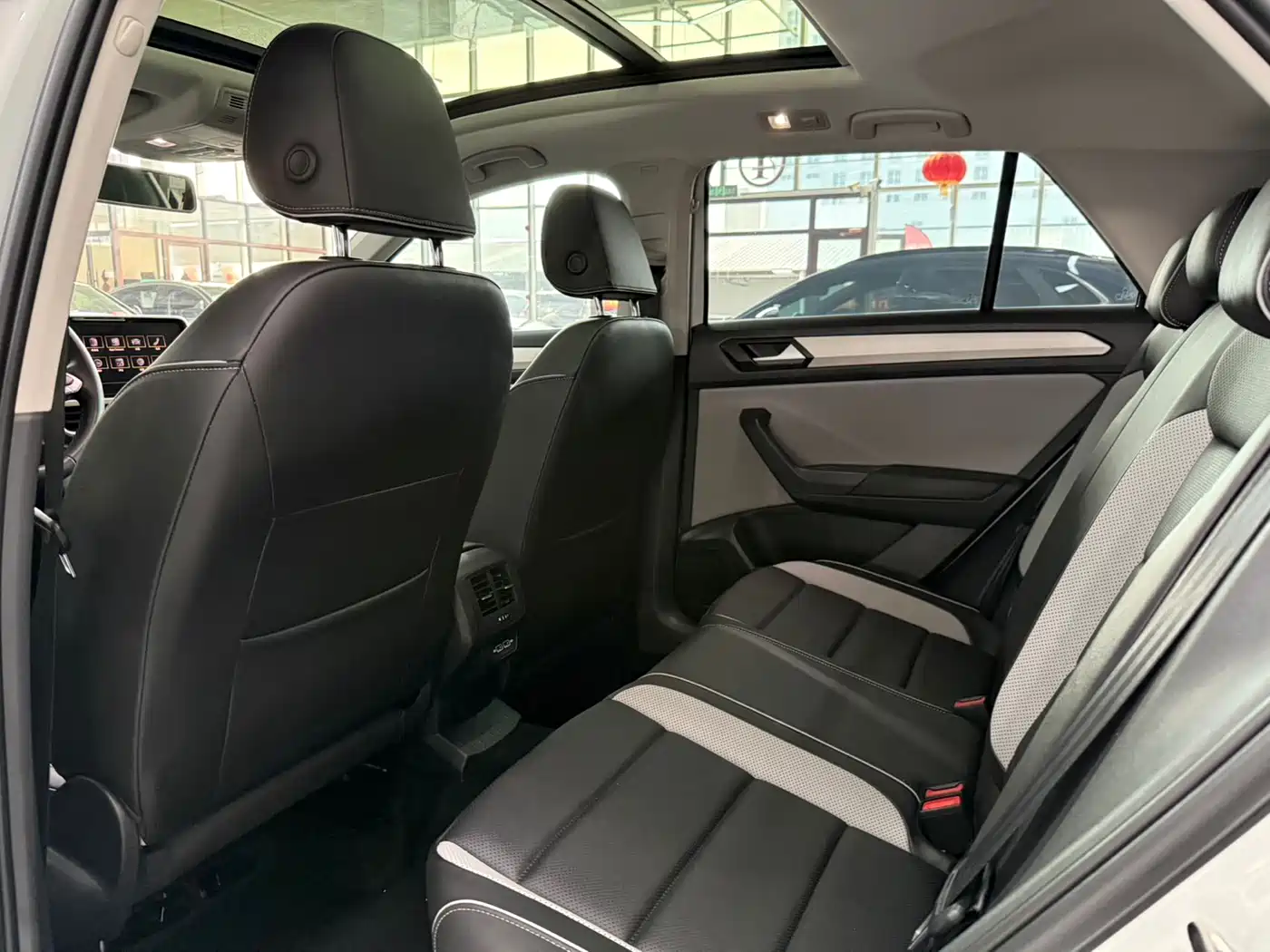 Volkswagen T-ROC 2023 280TSI DSG 2WD Time Edition фото 6