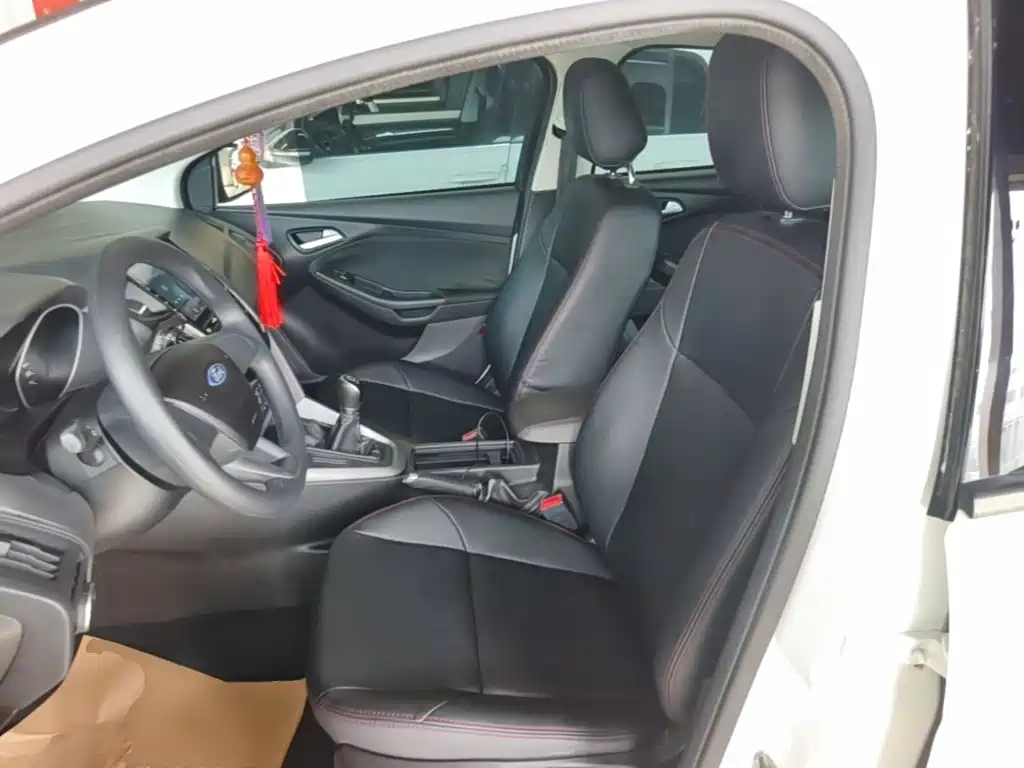 Photo 15 - Ford Focus