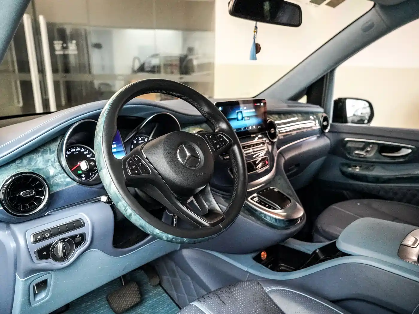 Mercedes-Benz V-Class 2022 V 260 L Long Wheelbase Prestige Edition фото 9