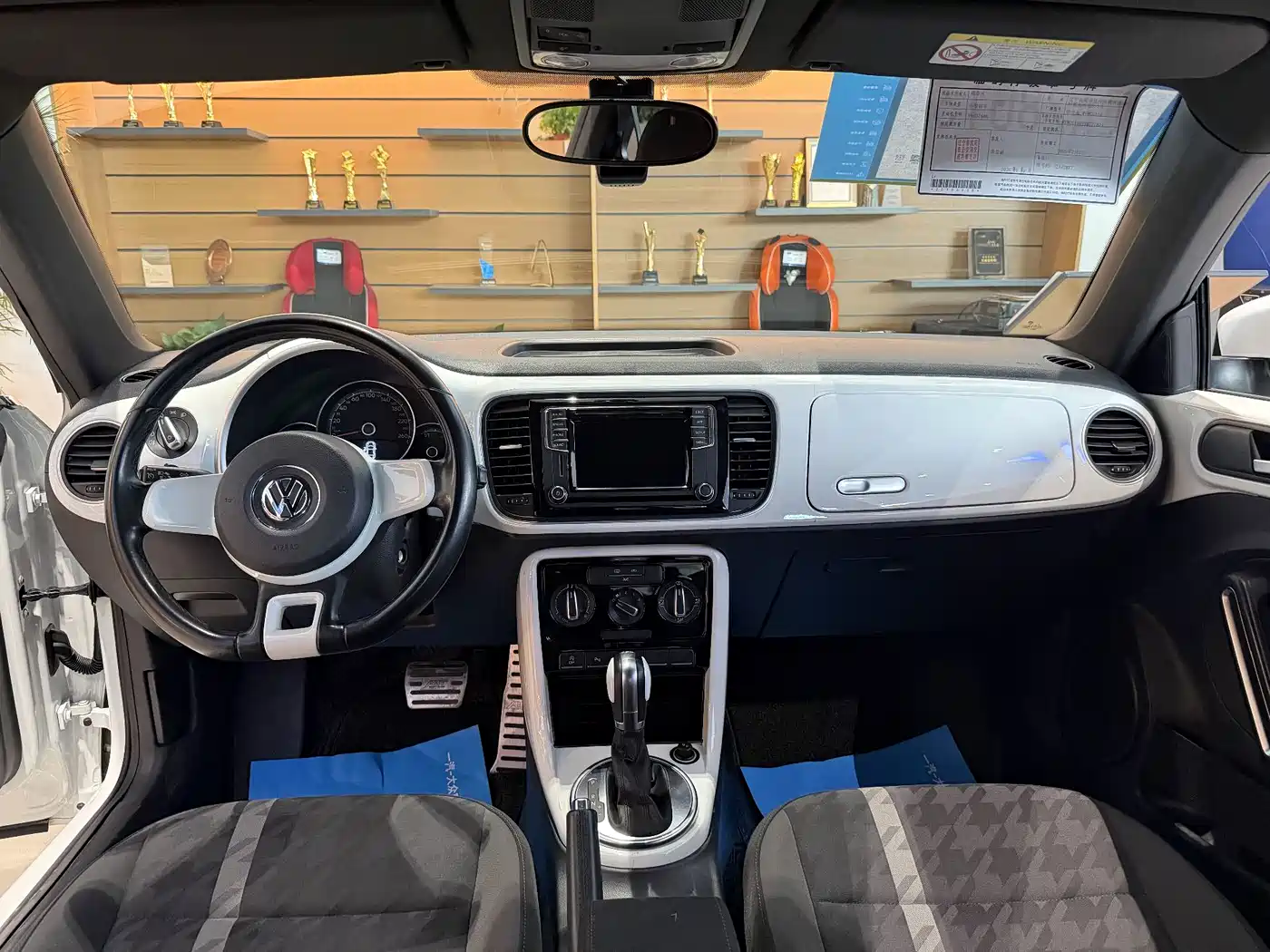 Volkswagen Beetle 2018 180TSI Easy Joy Edition фото 7