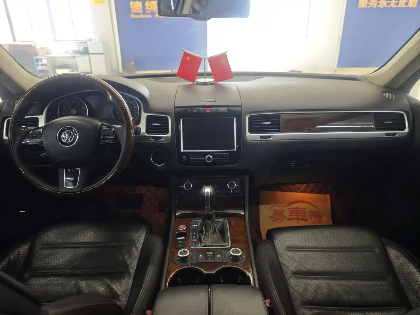 Volkswagen Touareg 2011 3.0TSI Premium фото 13