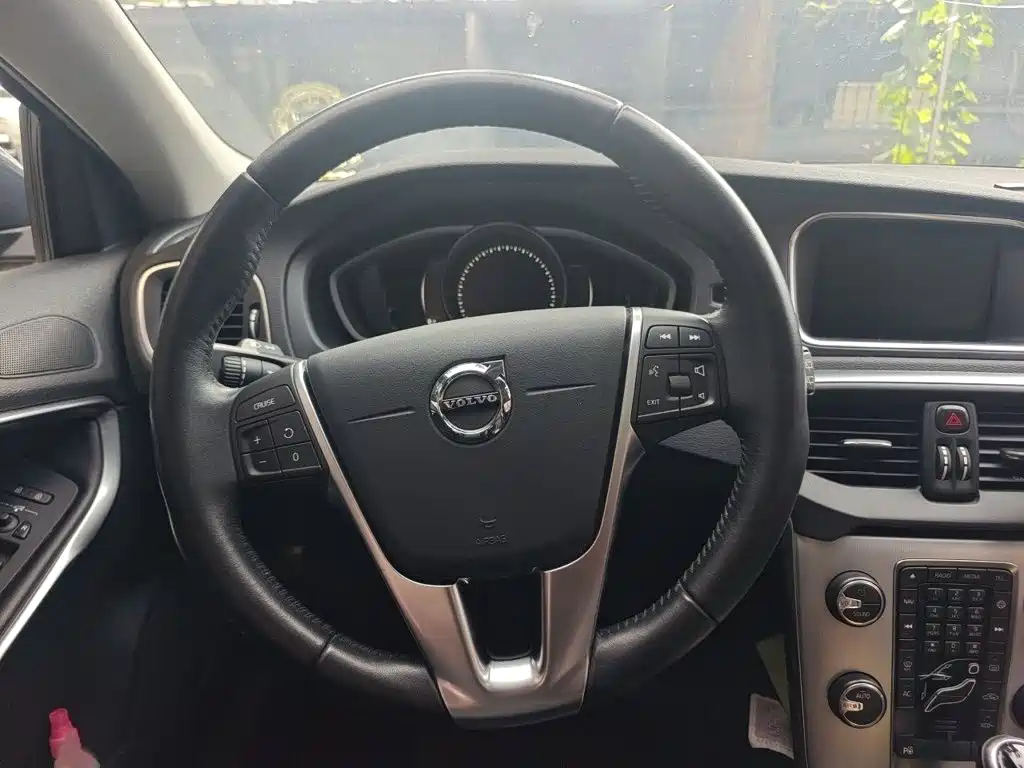 Фото 3 - Volvo V40