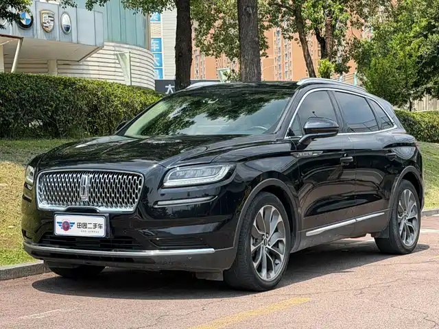 Lincoln Nautilus 2.0T, Полный привод, Эксклюзив