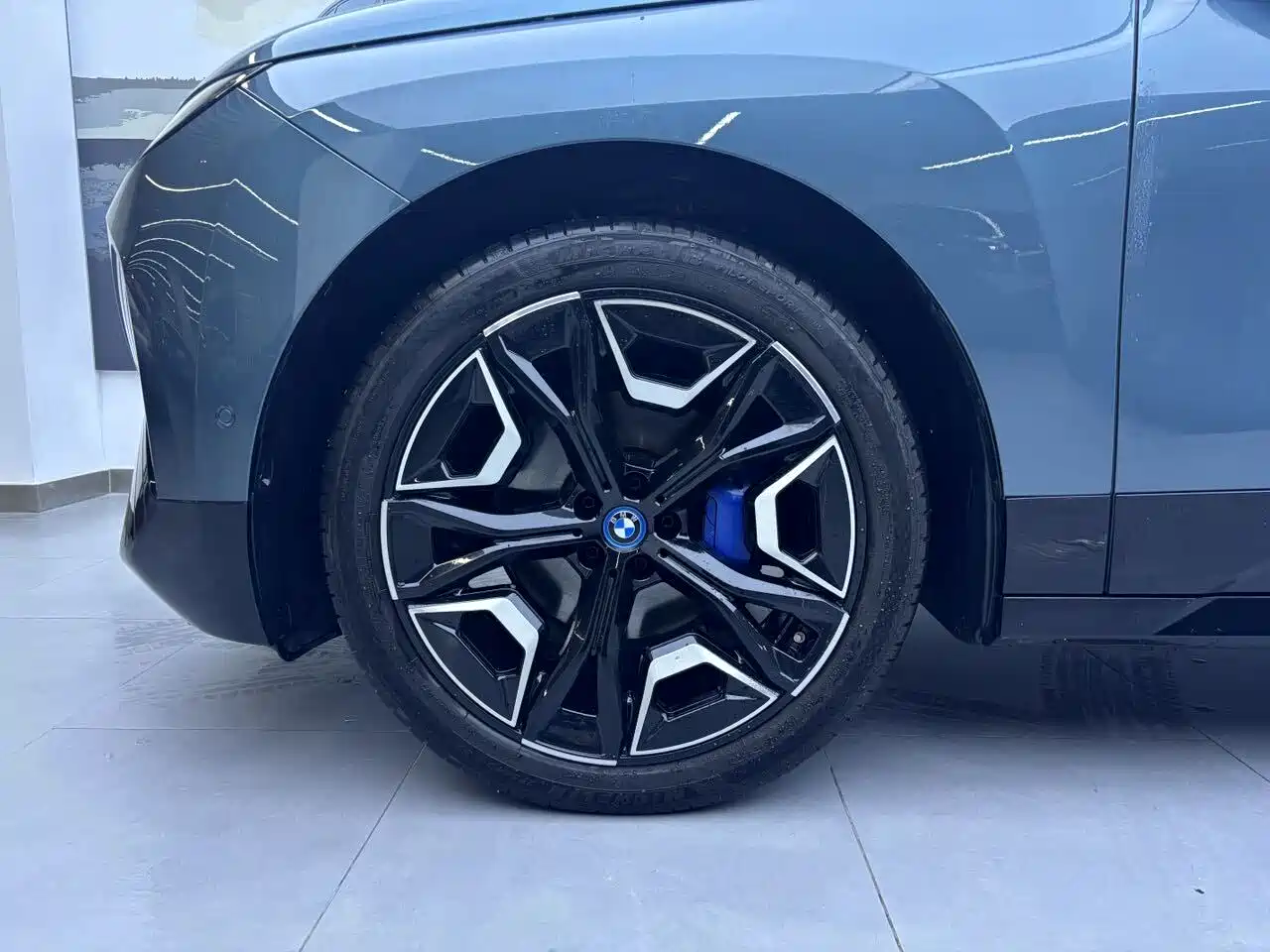 BMW iX 2022 xDrive50 фото 8