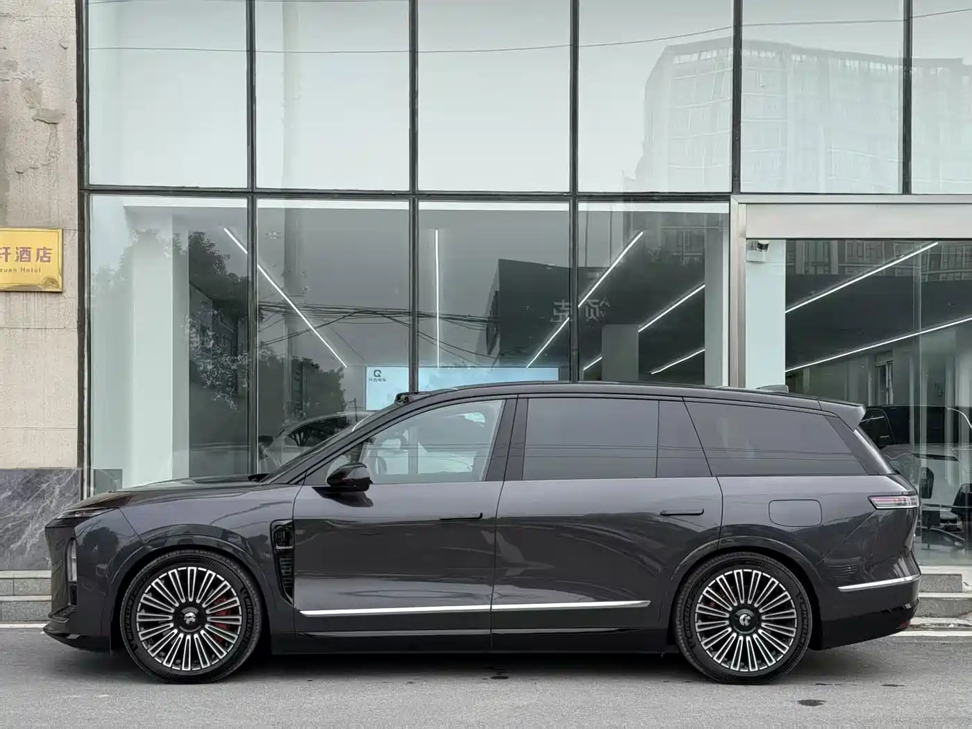 NIO ES8 2026 2025 Model 6-Seat Executive Luxury Edition