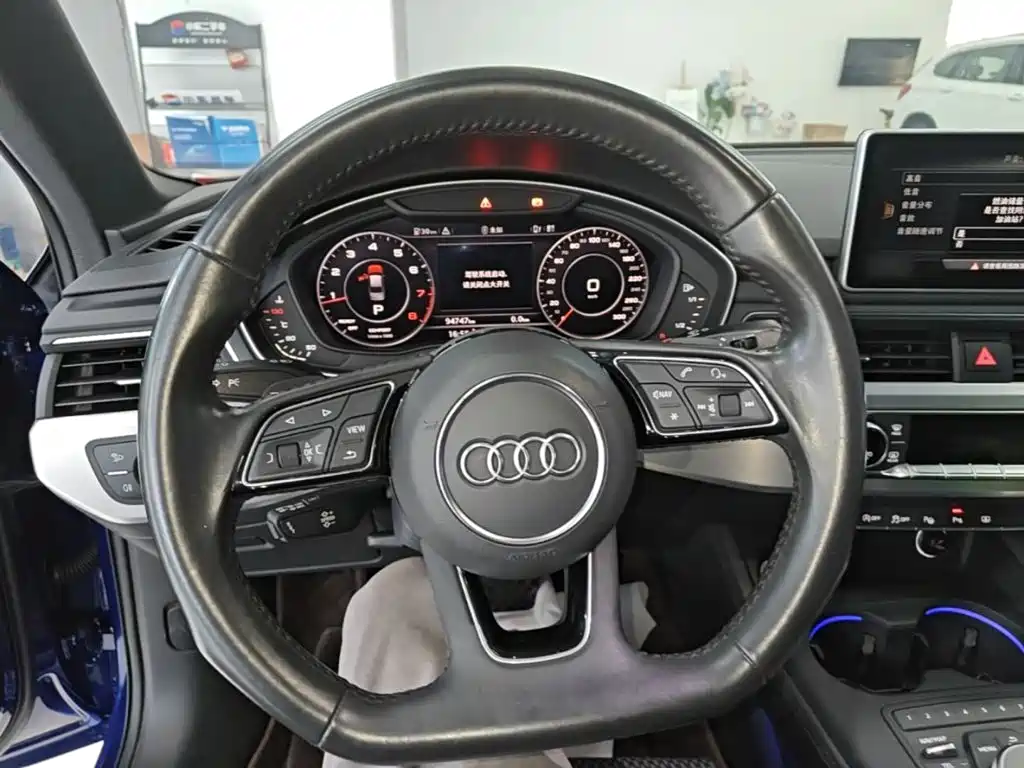 Фото 11 - Audi A4L