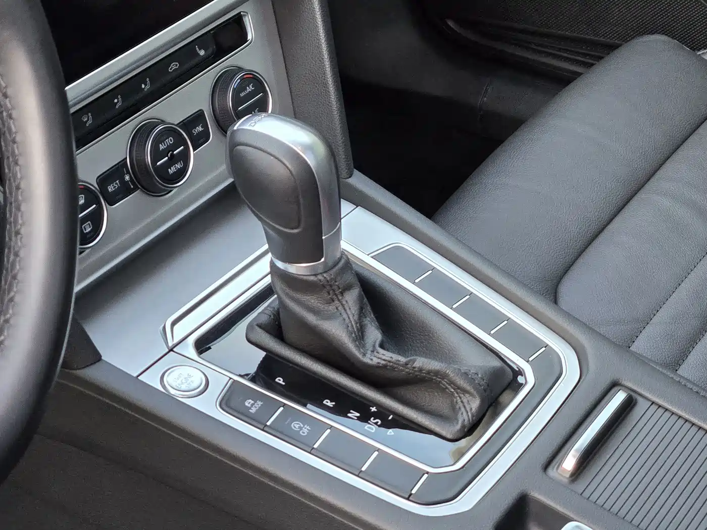 Volkswagen Weilan 2018 380TSI 2WD Comfort Edition фото 12