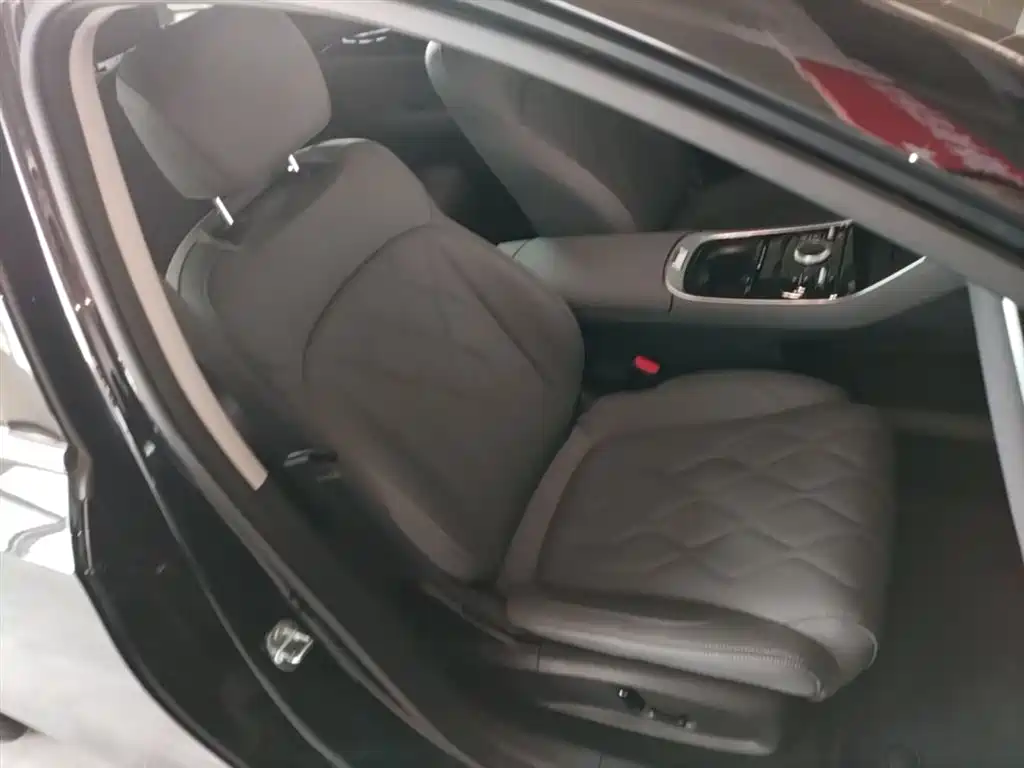 Geely Galaxy Galaxy A7 2025 EM-i 150km Explorer+ Edition фото 25